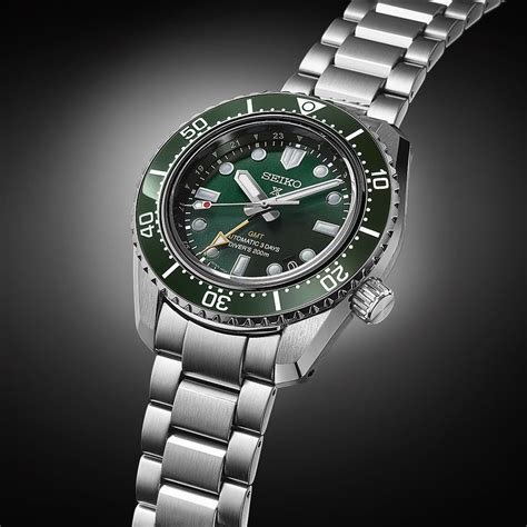 seiko 5 gmt green.